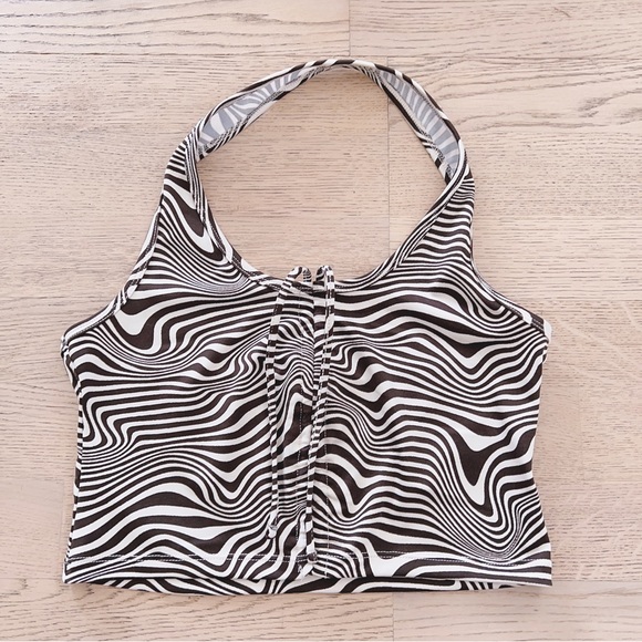 H&M Zebra stripes tank top. Elastic stripes. 99%new condition. - Picture 8 of 8